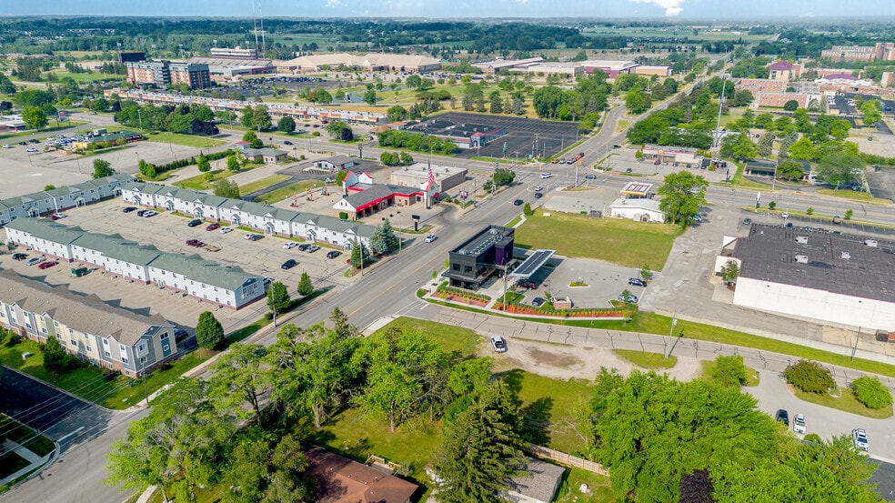 915 E Broomfield St, Mount Pleasant, MI for sale - Building Photo - Image 2 of 5