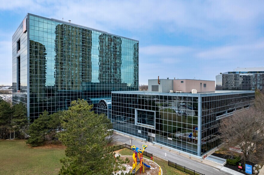 3 Concorde Gate, Toronto, ON for lease - Building Photo - Image 3 of 6