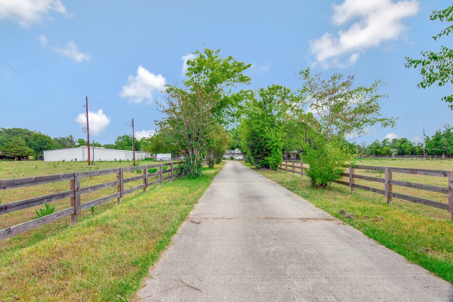 21610 Mueschke Rd, Tomball, TX à vendre - Photo du bâtiment - Image 2 de 4