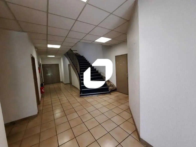 26 Avenue De La Baltique, Villebon-sur-Yvette à louer - Hall d’entrée - Image 2 de 11