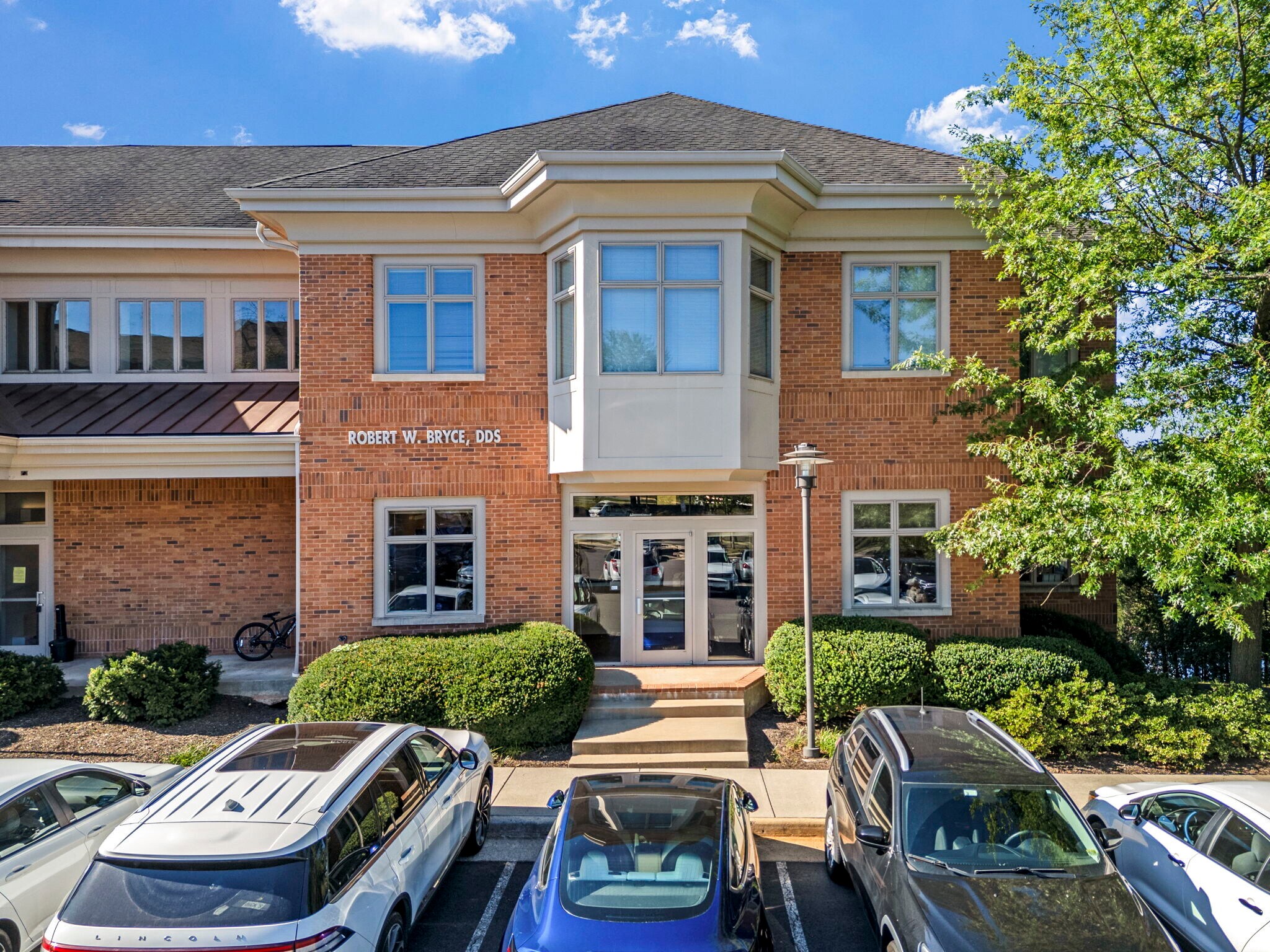 46165 Westlake Dr, Sterling, VA à vendre Photo du bâtiment- Image 1 de 33