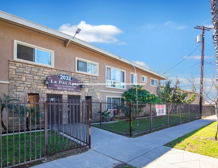 La Paz & Las Palmas Apartments portefeuille de 2 propriétés à vendre sur LoopNet.ca - Photo du bâtiment - Image 2 de 73