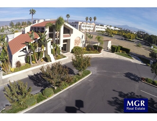 1421 E Cooley Dr, Colton, CA à louer - Photo du bâtiment - Image 3 de 7