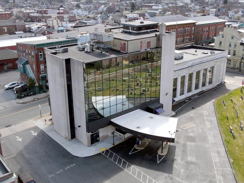 1 Philadelphia Ave, Boyertown, PA à vendre - Photo du bâtiment - Image 2 de 18