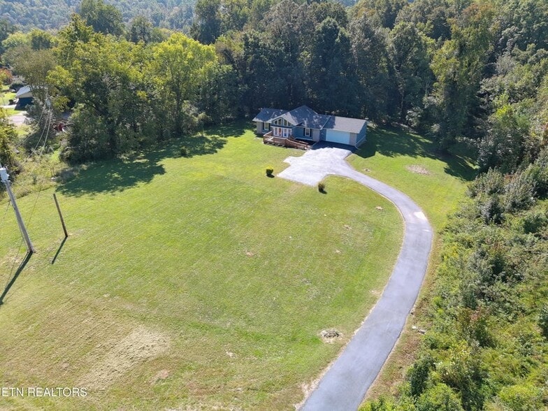 1723 Roane State Hwy, Harriman, TN à vendre - Photo du bâtiment - Image 3 de 20