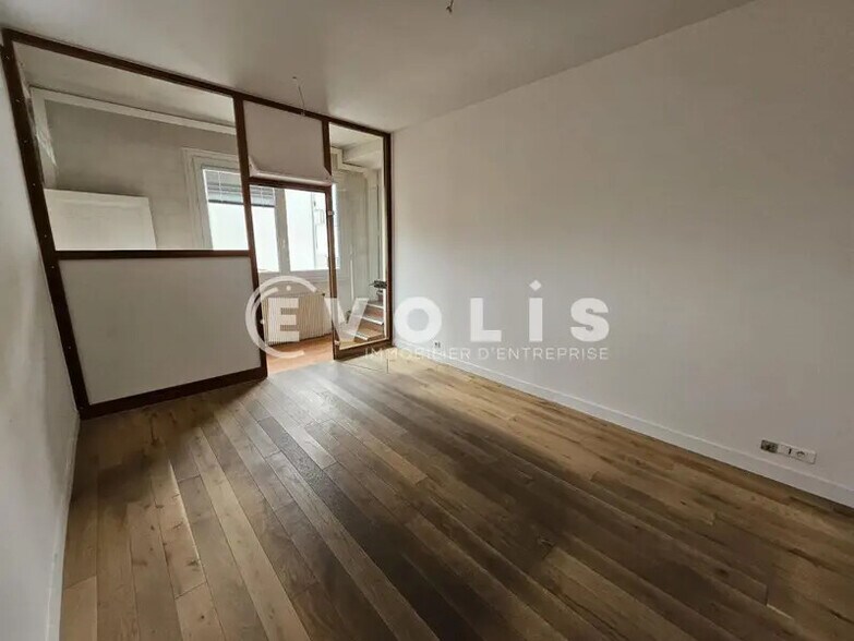 Office in Vanves for lease - Interior Photo - Image 2 of 12