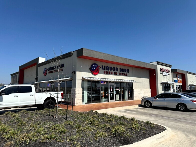 4420 University Blvd, Round Rock, TX à louer - Photo du bâtiment - Image 2 de 5