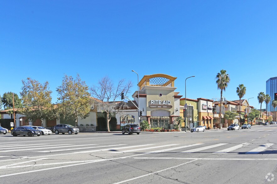 10969 Ventura Blvd, Studio City, CA à louer - Photo du bâtiment - Image 2 de 13