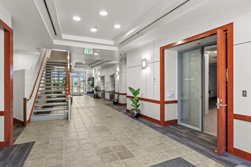 10822 W Toller Dr, Littleton, CO à louer - Photo intérieure - Image 2 de 7