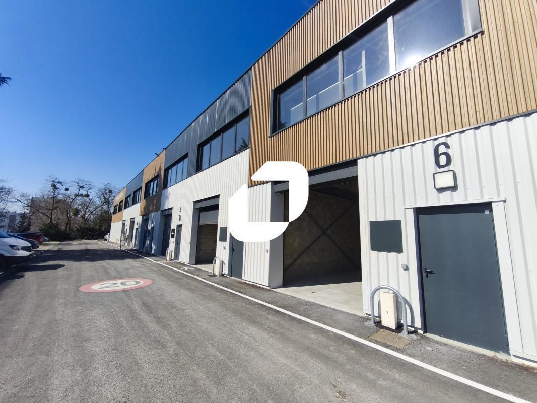 Flex in Neuilly-Plaisance for lease Building Photo- Image 1 of 6