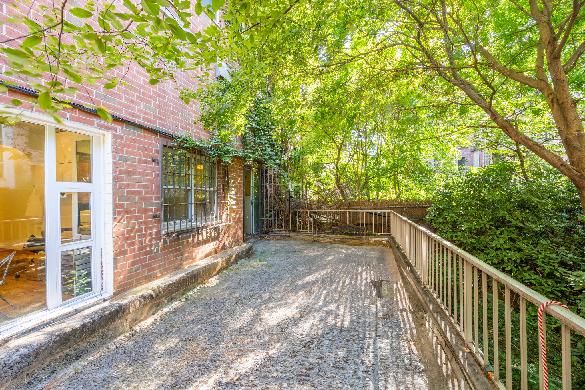 420 W 23rd St, New York, NY for sale Interior Photo- Image 1 of 15