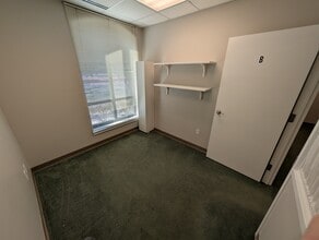 610 Jones Ferry Rd, Carrboro, NC à louer Photo intérieure- Image 2 de 3