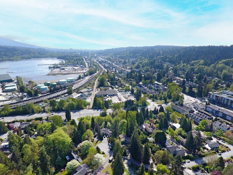 1860-1870 Charles St, Port Moody, BC à vendre - Photo du bâtiment - Image 2 de 3