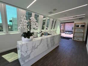 421 N Rodeo Dr, Beverly Hills, CA à louer Photo intérieure- Image 2 de 17