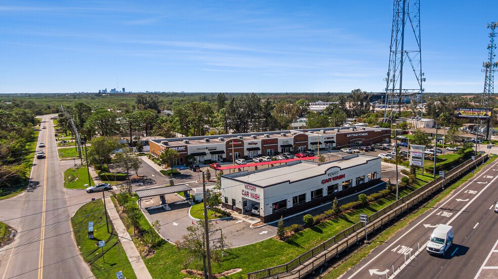 10690 Gandy Blvd N, Saint Petersburg, FL à louer - Photo du bâtiment - Image 2 de 19
