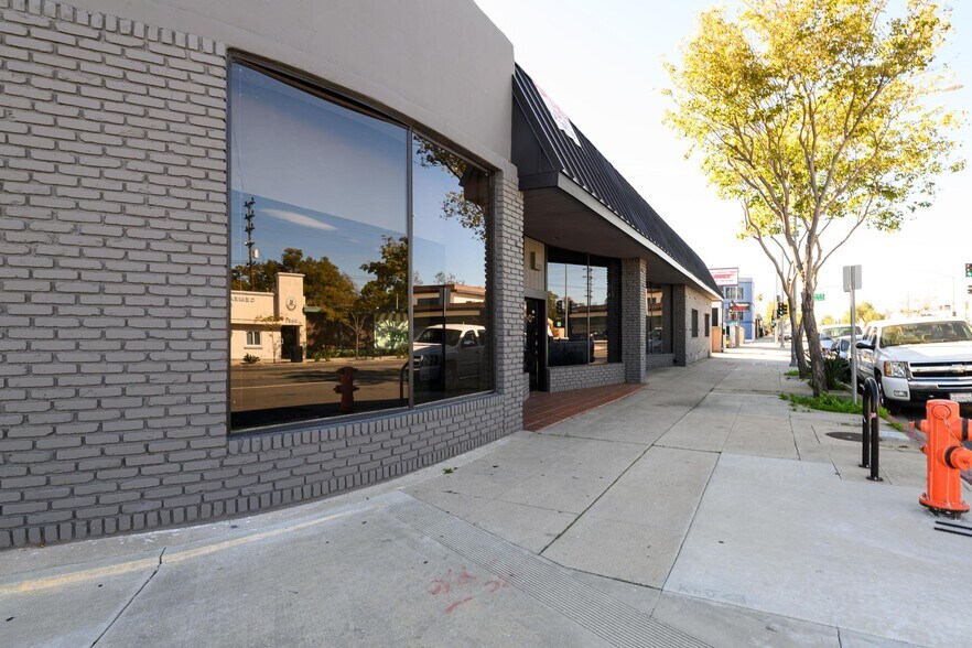 4000-4004 W Burbank Blvd, Burbank, CA à vendre - Photo du bâtiment - Image 3 de 27