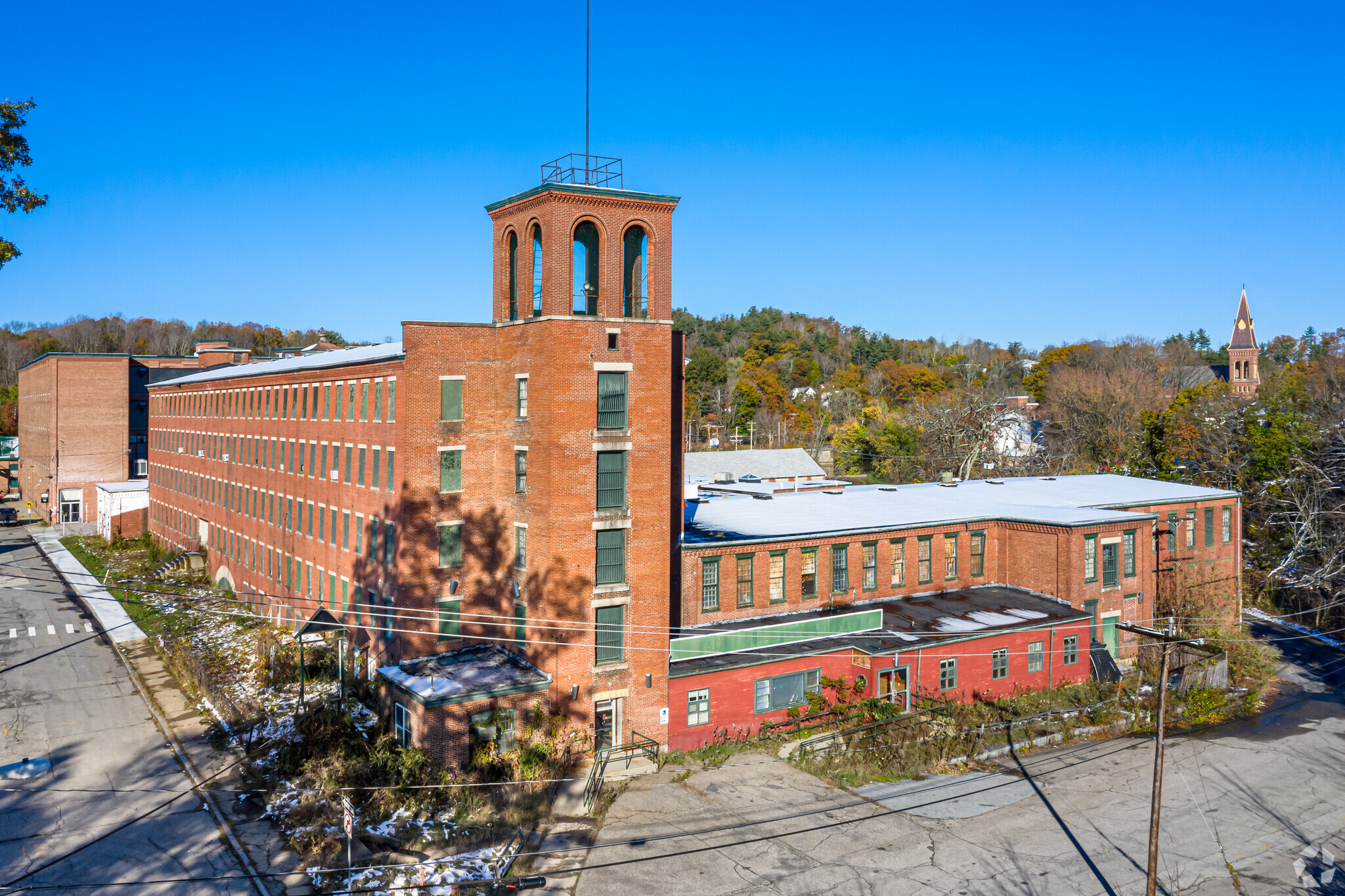 18-30 Mill St, Southbridge, MA à vendre Photo du bâtiment- Image 1 de 1