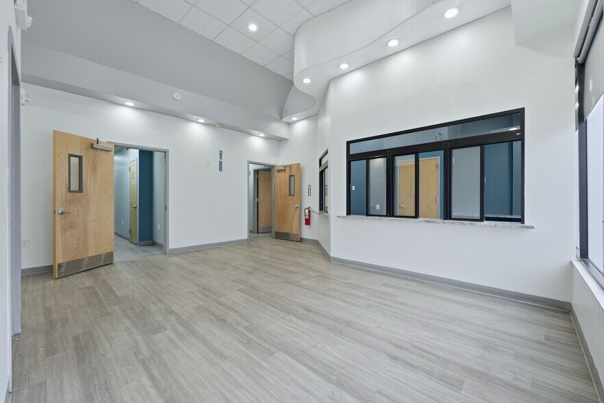 430-432 Broadway, Bayonne, NJ for lease - Building Photo - Image 2 of 19