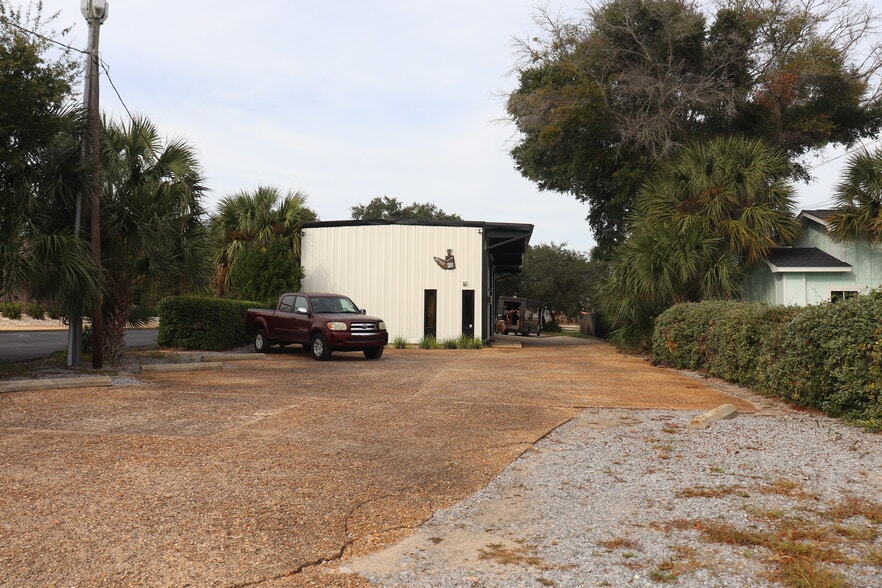 1188 Gulf Breeze Pky, Gulf Breeze, FL for sale - Building Photo - Image 2 of 17