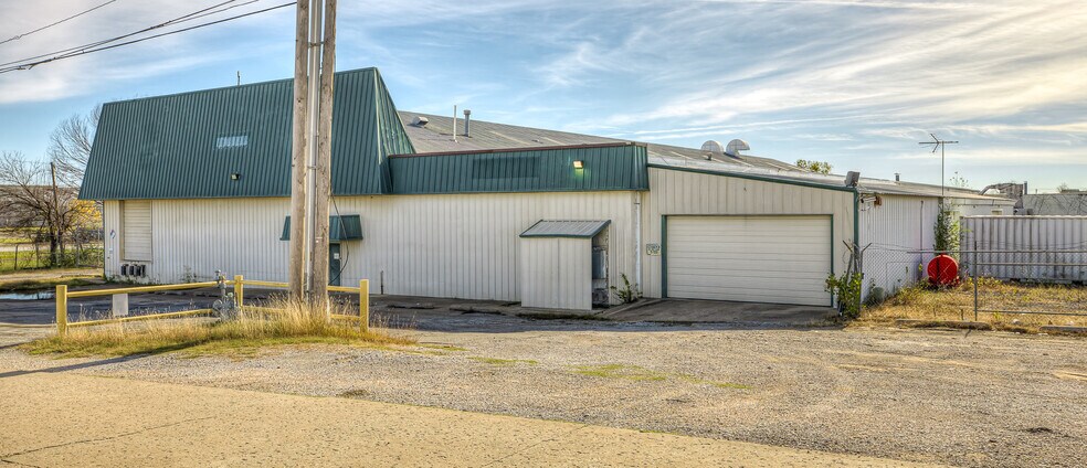 6920-6924 E Reading Place portefeuille de 2 propriétés à vendre sur LoopNet.ca - Photo du bâtiment - Image 3 de 8