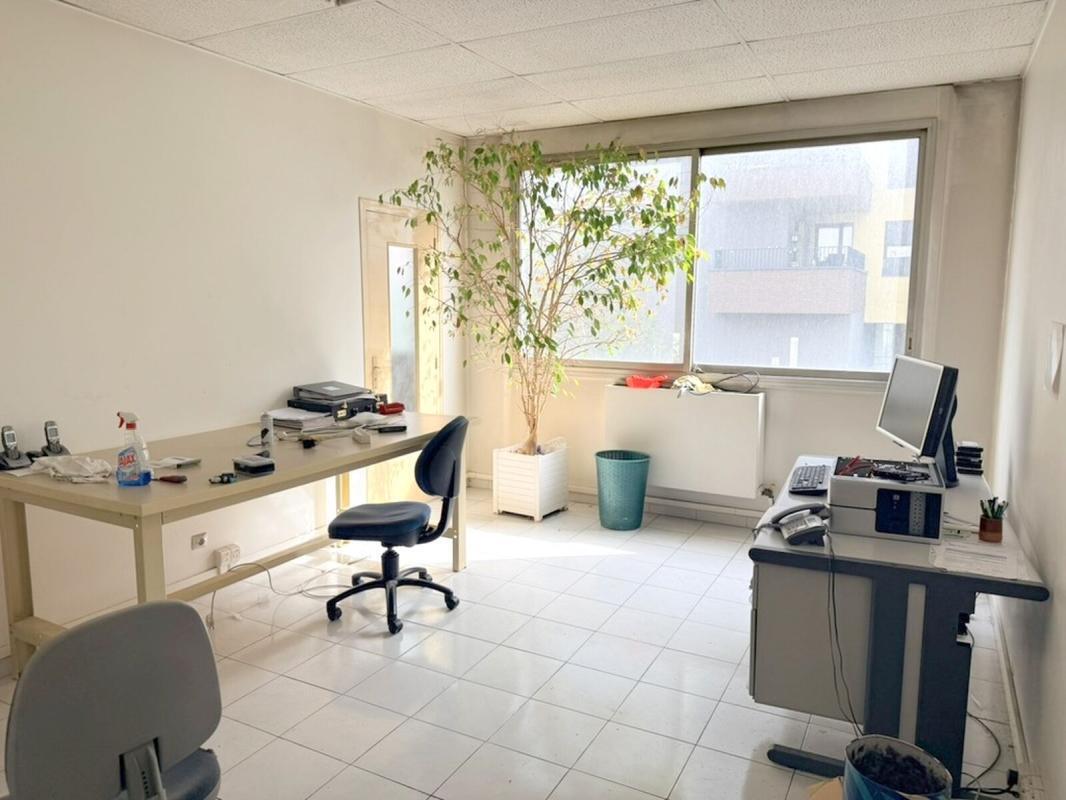 Office in Asnières-sur-Seine for sale Interior Photo- Image 1 of 12