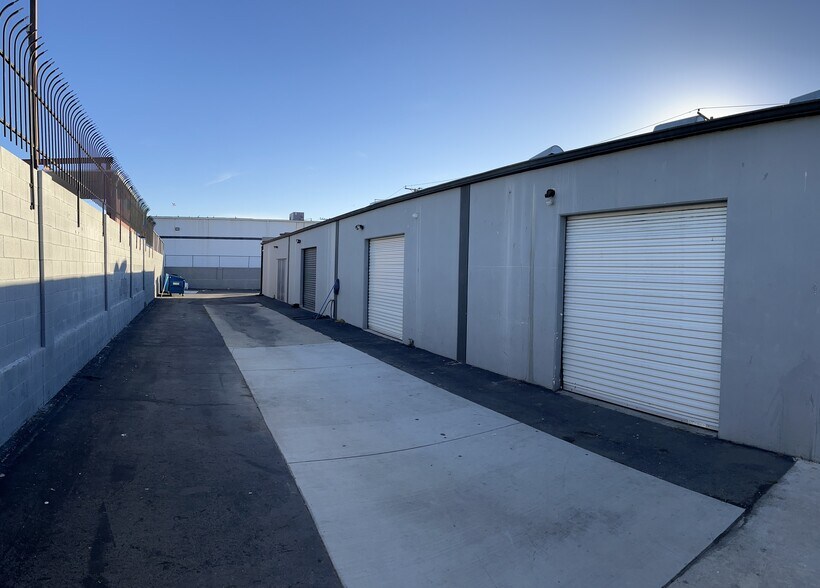 2413 S Broadway, Santa Ana, CA à louer - Photo du bâtiment - Image 3 de 7