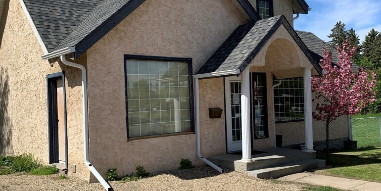 12411 Jasper Ave NW, Edmonton, AB à vendre - Photo principale - Image 1 de 1