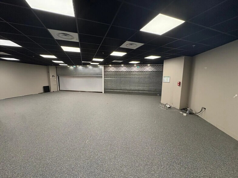 Retail in Paris for lease - Interior Photo - Image 3 of 6