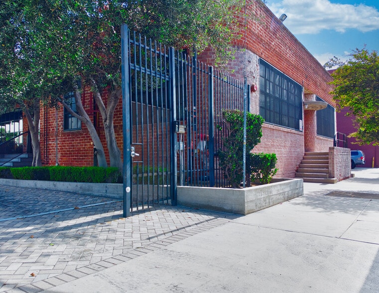 2045 Violet St, Los Angeles, CA for sale - Building Photo - Image 3 of 4