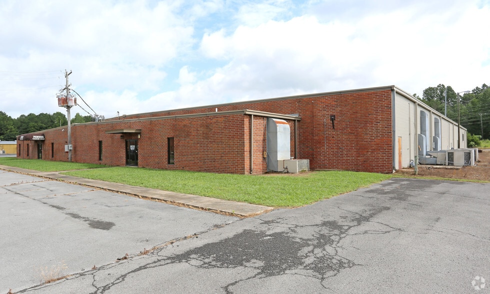 209 35th St NE, Fort Payne, AL for lease - Primary Photo - Image 1 of 3