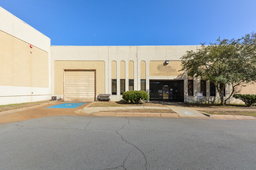 1501 Westpark Dr, Little Rock, AR à louer - Photo du bâtiment - Image 3 de 8
