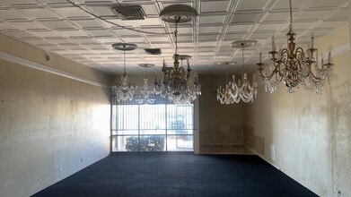 7000-7034 W Charleston Blvd, Las Vegas, NV à louer Photo intérieure- Image 1 de 2