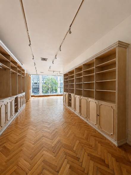 437 Park Ave S, New York, NY for lease - Building Photo - Image 2 of 9