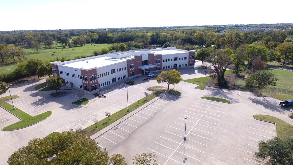 1305 W Jefferson St, Waxahachie, TX à louer - Photo du bâtiment - Image 3 de 8