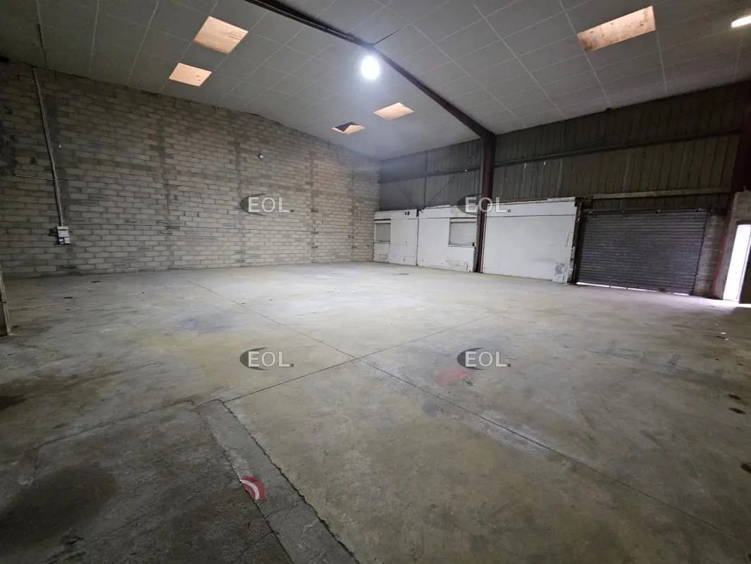 Flex in Crosne for lease Building Photo- Image 1 of 5