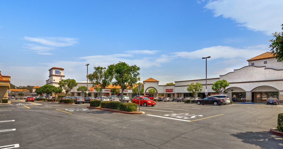 11425-11721 Telegraph Rd, Santa Fe Springs, CA à louer - Photo du bâtiment - Image 2 de 8