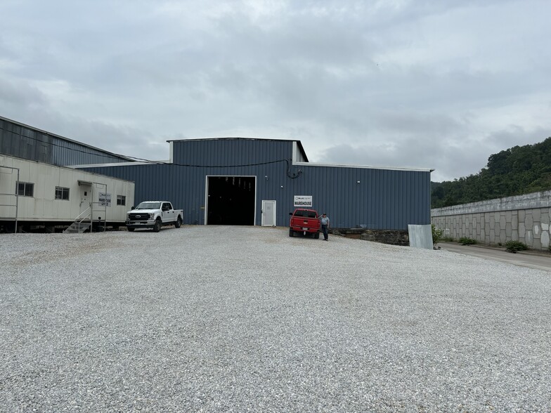 Industrial in Bellaire, OH for lease - Primary Photo - Image 1 of 7