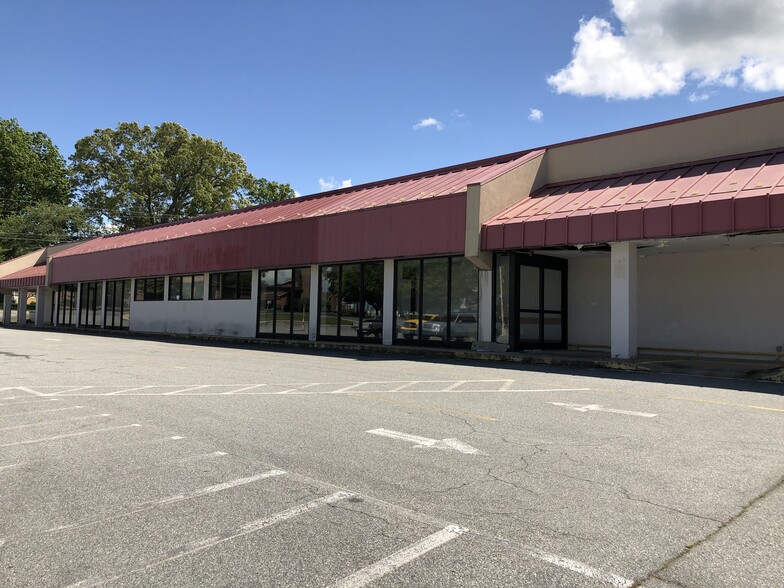 2318 E Main St, Lincolnton, NC for sale - Building Photo - Image 1 of 1