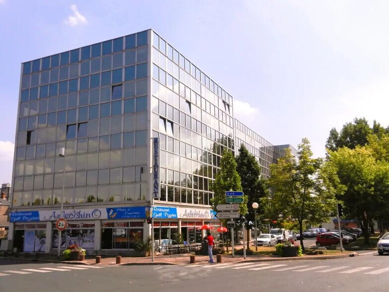 Bureau dans Évry-Courcouronnes à louer - Photo du bâtiment - Image 2 de 14