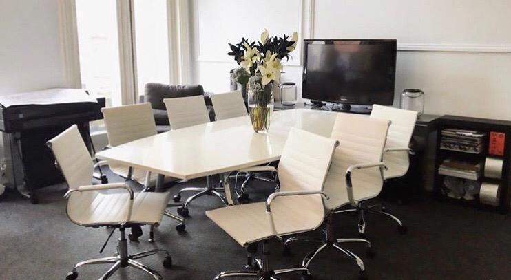 8 High St, Cobham à louer - Photo intérieure - Image 2 de 7