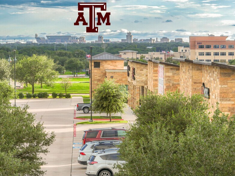 3387 E University Dr, Bryan, TX à louer - Photo du bâtiment - Image 3 de 6