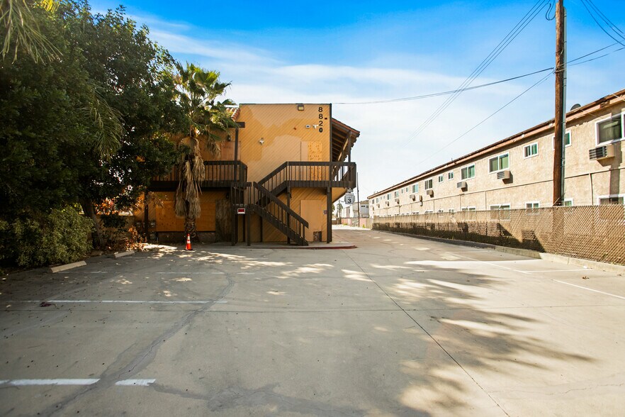 8820 Artesia Blvd, Bellflower, CA à vendre - Photo du bâtiment - Image 2 de 13