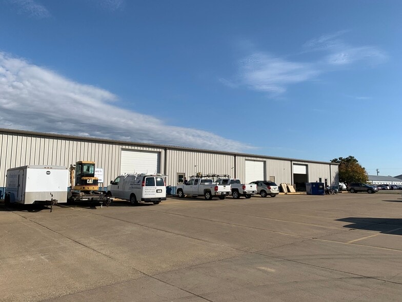 2512 N Cullen Ave, Evansville, IN for lease - Building Photo - Image 2 of 16