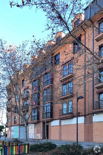 Immeuble residentiel dans Alcorcón, Madrid à vendre - Photo du bâtiment - Image 2 de 2