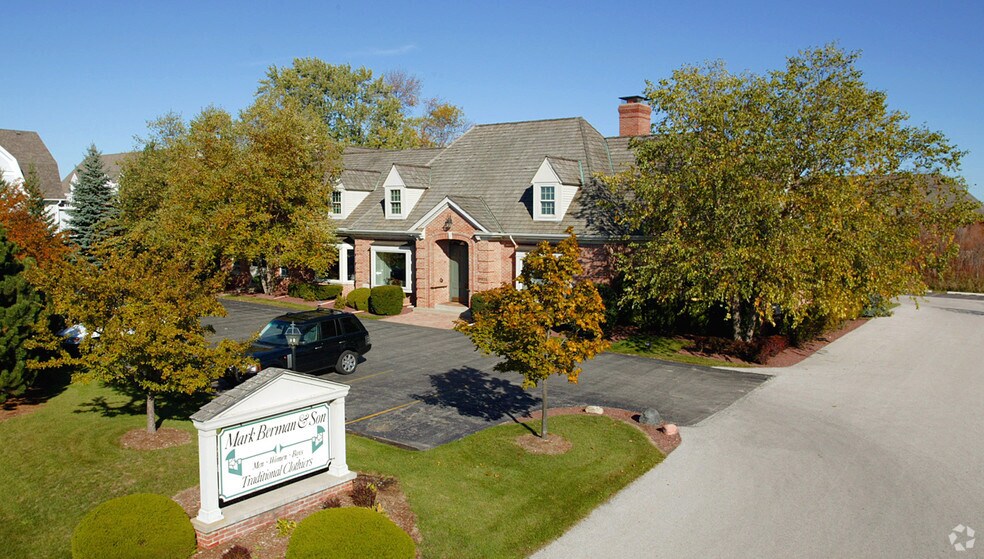 11920 N Port Washington Rd, Mequon, WI à louer - Photo du bâtiment - Image 1 de 1