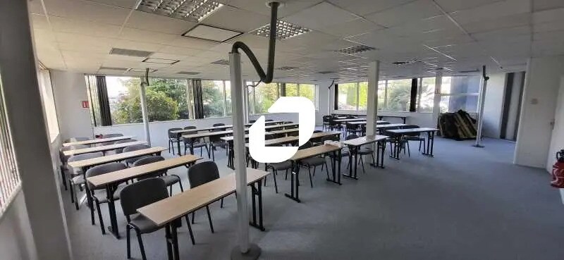 Office in Mérignac for lease - Building Photo - Image 3 of 6