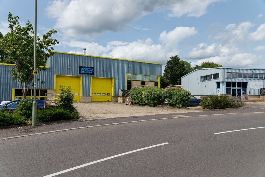 Lakesmere Rd, Horndean for lease - Primary Photo - Image 1 of 28