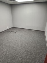 426 S Westgate St, Addison, IL for lease Interior Photo- Image 1 of 2