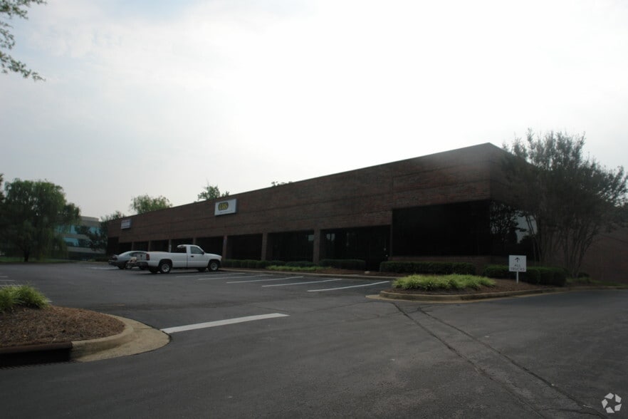 9125 Southern Pine Blvd, Charlotte, NC for lease - Primary Photo - Image 1 of 7