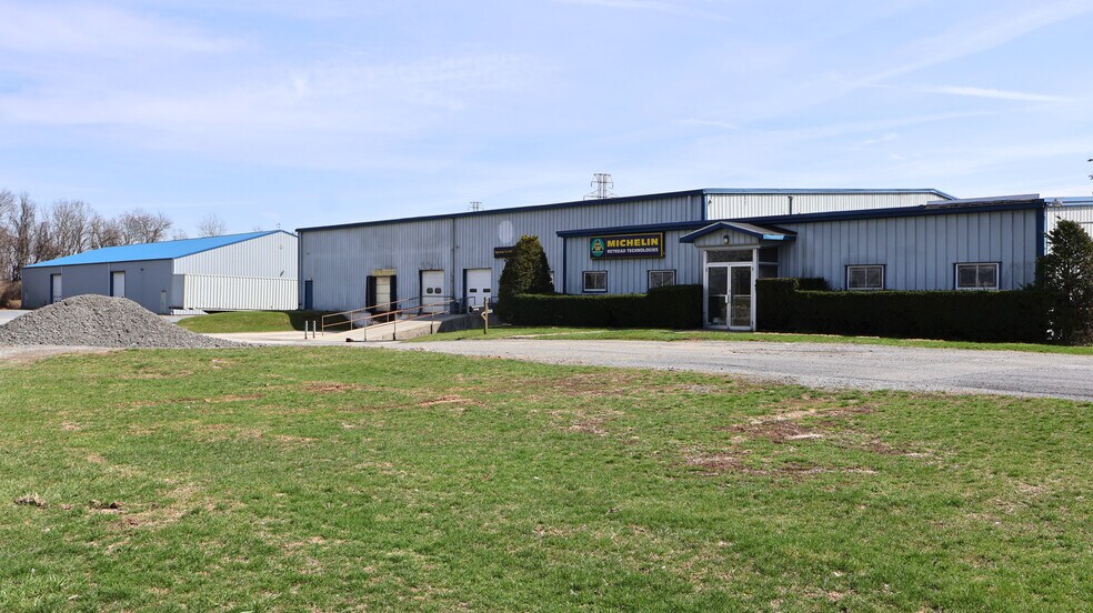 1140 Claremont Rd, Carlisle, PA à louer - Photo du bâtiment - Image 2 de 11
